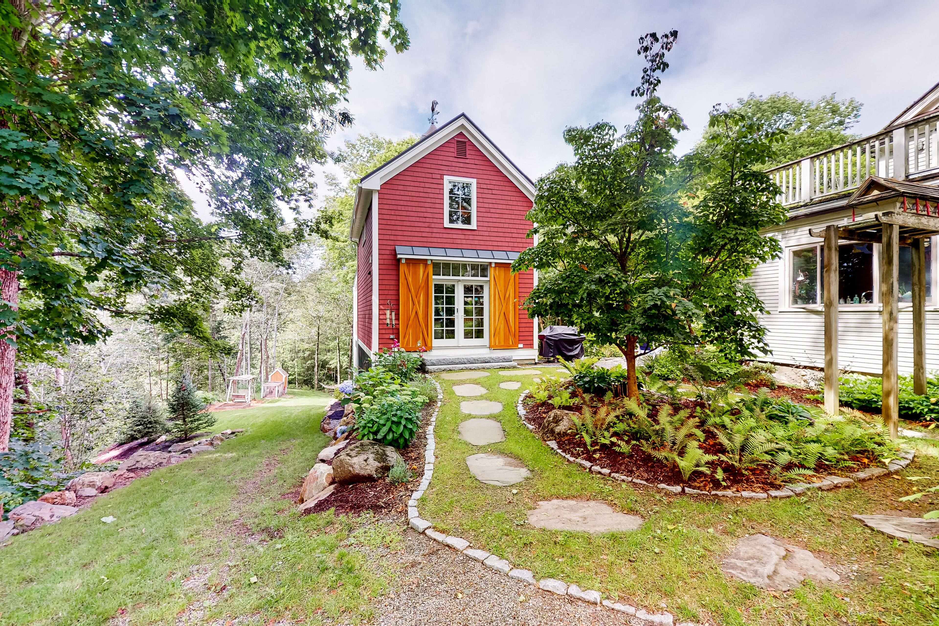 Beautiful home right in town with private hot tub, firepit & lovely grounds