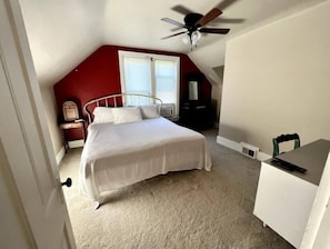 3 habitaciones, tabla de planchar con plancha, wifi y ropa de cama