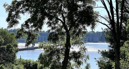 Riverview Orchard 1: Mississippi River & Dam View