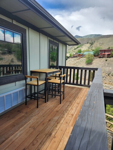 On the banks of the Yellowstone River, 3 blocks from the North Entrance of YNP