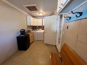 Microwave, paper towels