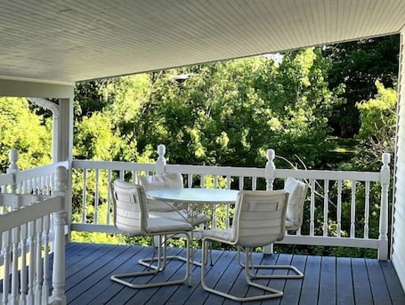 Outdoor dining. Riverview Orchard 2: Master Suite Studio Style