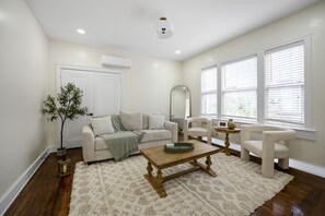 Living area - The Historic Urban Heaven (Jacksonville)