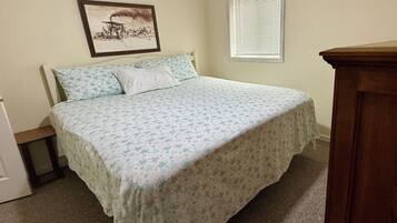 2 bedrooms, travel crib, free WiFi, bed sheets