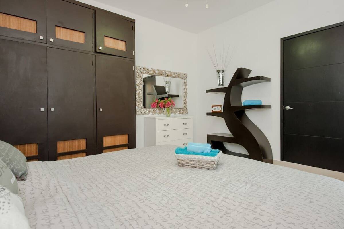 Classic Apartment | Minibar, iron/ironing board, WiFi (free), bed sheets