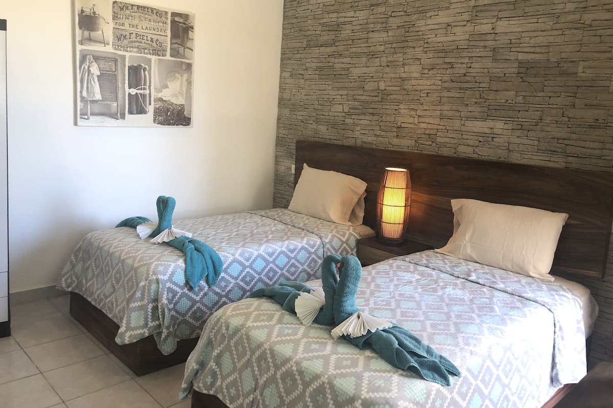 Classic Studio | Minibar, iron/ironing board, WiFi (free), bed sheets