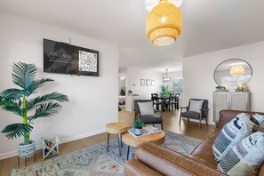 Interior - Family Friendly, 15 Min to Douglas Lake, Game Room, King bed (Dandridge)