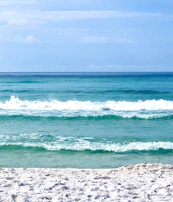 Private beach, white sand, surfing - Luau 6321 (Miramar Beach)