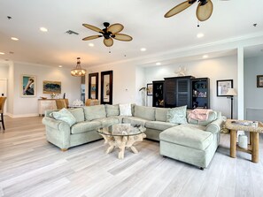 Smart TV, reproductor de DVD y libros 