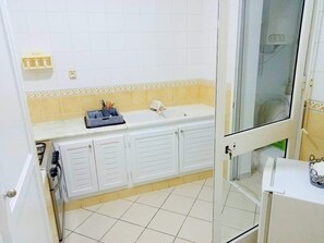 Handtücher, Seife, Shampoo, Toilettenpapier