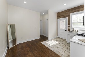 Interior - Cozy home-like unit (Jacksonville)