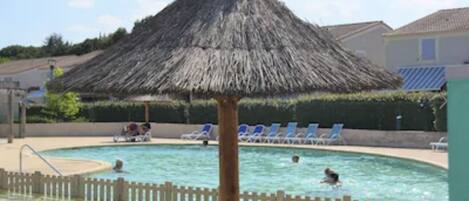 室外游泳池,恒温泳池