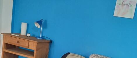 1 habitación, wifi y ropa de cama