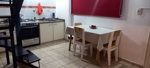 Private kitchen - Dpto Económico Para Tres en Villa Ballester (Villa Ballester)