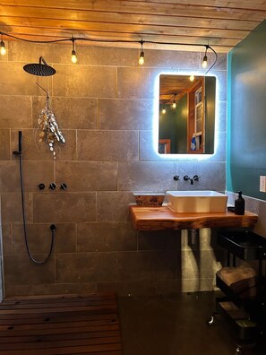 Shower, towels