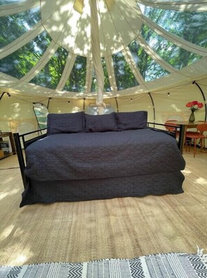 1 bedroom, travel cot, bed sheets