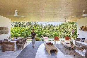 Outdoor dining - Villa Casabama Saba Gianyar 4 bedroom (Kecamatan Blahbatuh)