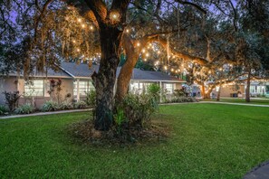 المنطقة المحيطة بالمنشأة