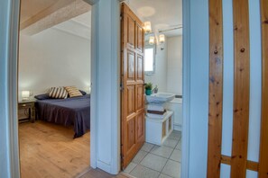 5 habitaciones, wifi gratis y ropa de cama