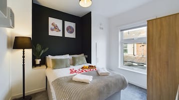 2 bedrooms, desk, iron/ironing board, travel cot