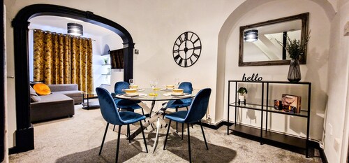 Charming Apartments | Retreat Near City Centre & Stadiums – Perfect Location!