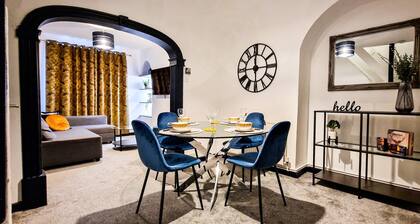 Charming Apartments | Retreat Near City Centre & Stadiums – Perfect Location!