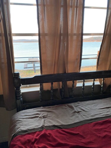 Retro Lakefront Cabin with Lots of Amenities