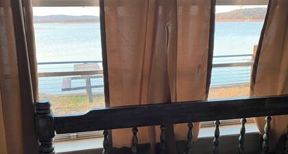Retro Lakefront Cabin with Lots of Amenities