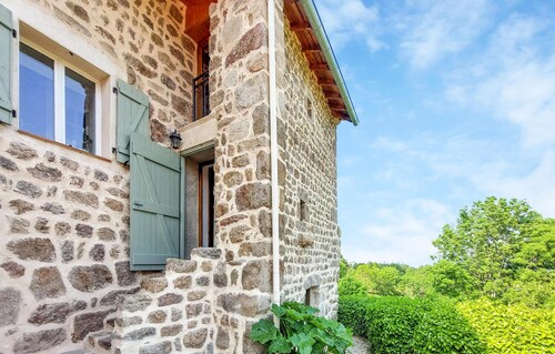 3 bedroom cozy home in Essertines-en-Châtelne