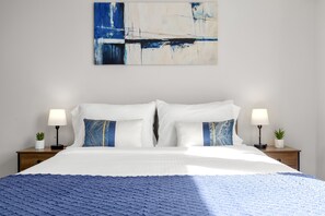 2 bedrooms, desk, iron/ironing board, free WiFi - Green Lake 2B2B, A/C, close to UW & Lightrail (Seattle)