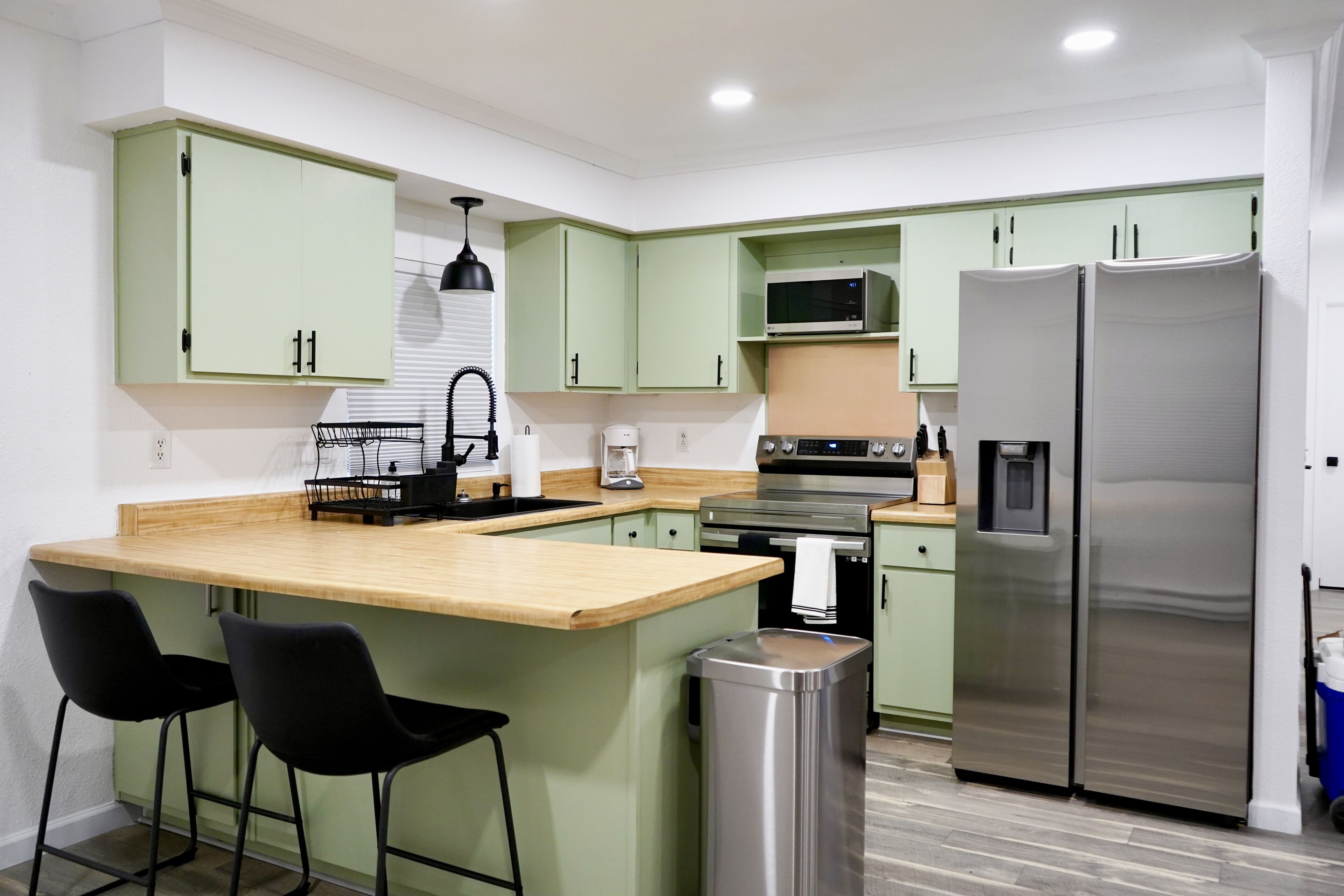 冰箱、微波炉、烤箱、炉灶