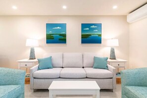 Smart TV - Ocean Edge Cape Cod 2 Bed 2 Bath, Golf & Free Resort Access - Brewster, MA (Brewster)