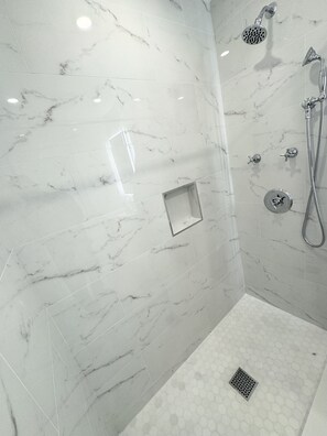 Hair dryer, towels, soap, shampoo - Ocean Edge Cape Cod 2 Bed 2 Bath, Golf & Free Resort Access - Brewster, MA (Brewster)