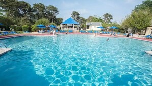 A swimming pool with clear blue water, surrounded by lounge chairs and umbrellas. - Ocean Edge Cape Cod 2 Bed 2 Bath, Golf & Free Resort Access - Brewster, MA (Brewster)