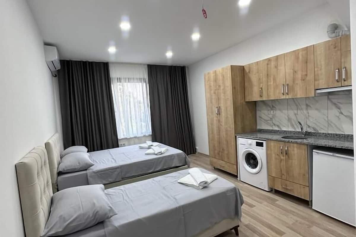 Deluxe Triple Room | In-room safe, blackout drapes, soundproofing, iron/ironing board
