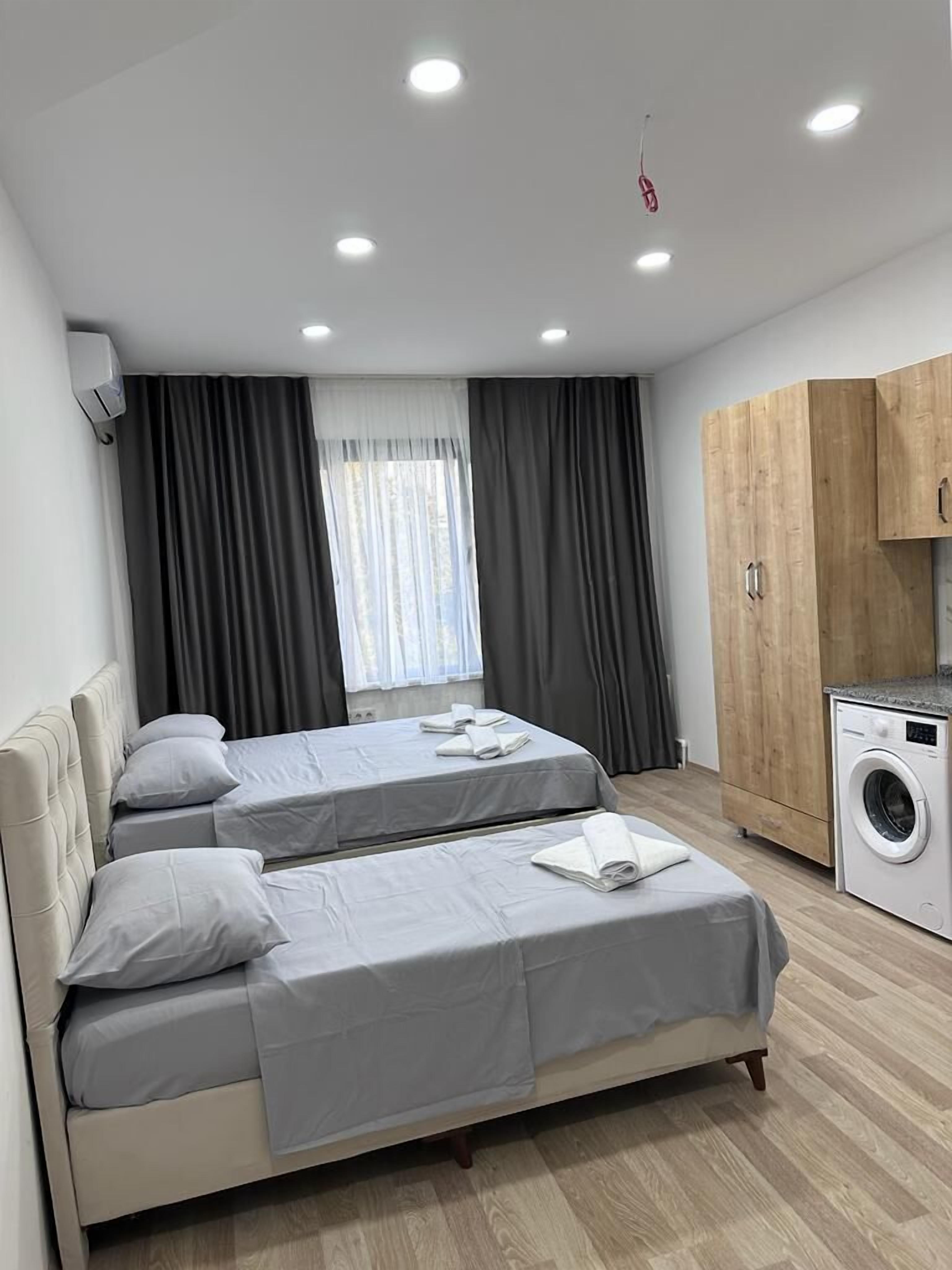 豪華三人房 | 客房內保險箱、遮光布/窗簾、隔音、熨斗/熨衣板