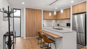 Fridge, microwave, oven, dishwasher