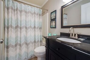 Shower, hair dryer, towels, toilet paper - 2-bedroom condo walking distance to Singleton Beach (Hilton Head Island)