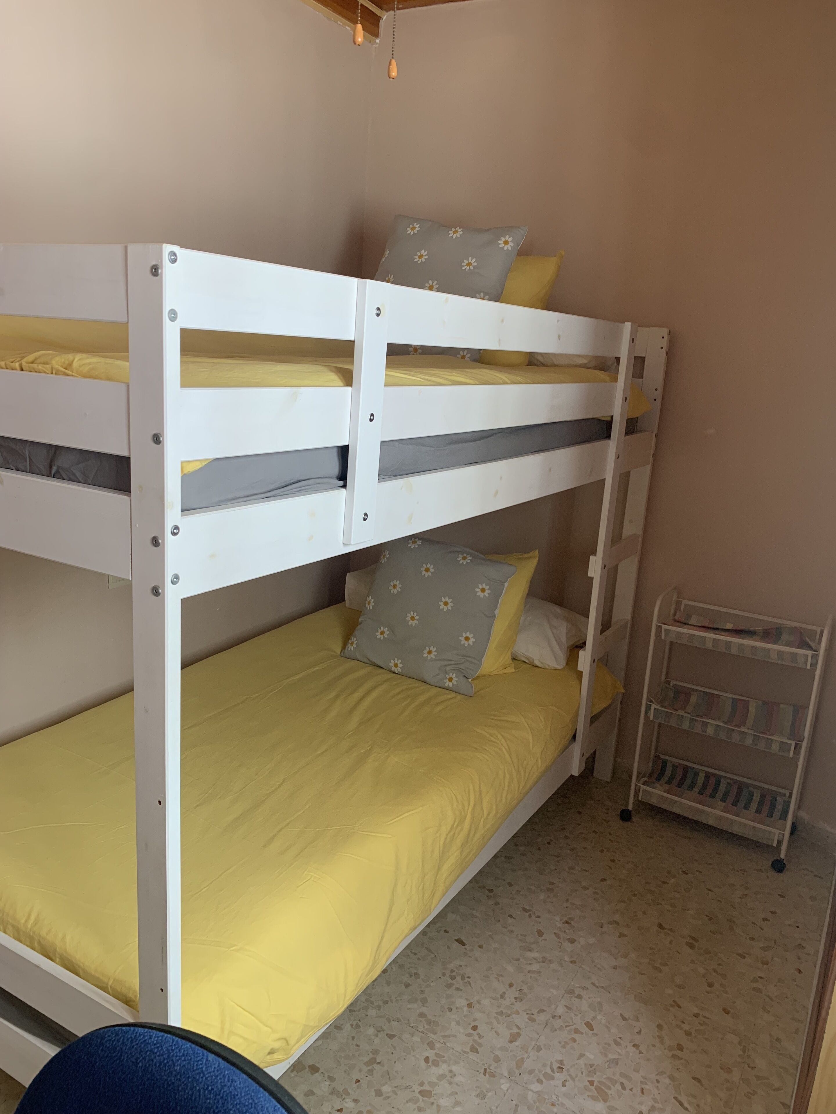 2 slaapkamers, een bureau, een strijkplank/strijkijzer, wifi