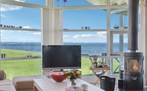 Fireplace - Nice home in Vinderup (Vinderup)