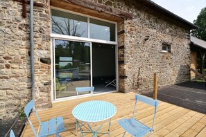Outdoor dining - La Basse Hairie - Saint M'herve (SAINT M'HERVE)