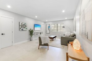 Unclassified image, 4 of 15, button - Harbour Beach King Bed Retreat (Fort Lauderdale)