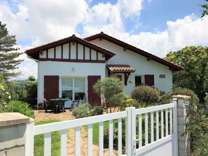 Outdoor dining - Olhain - Saint-pee-sur-nivelle (SAINT-PEE-SUR-NIVELLE)