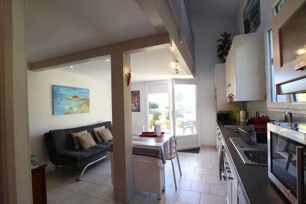 Kühlschrank, Mikrowelle, Geschirrspüler