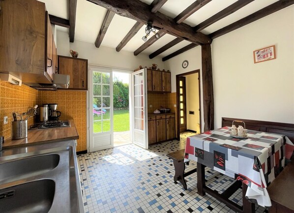 Kühlschrank, Mikrowelle, Geschirrspüler