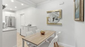 Dining - Sunny Fort Lauderdale Retreat (Fort Lauderdale)