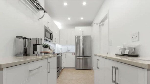 Private kitchen - Sunny Fort Lauderdale Retreat (Fort Lauderdale)
