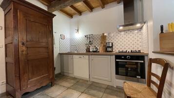 Frigorifero, microonde, forno, lavastoviglie