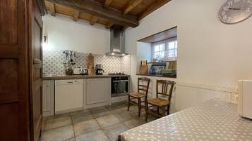 Frigorifero, microonde, forno, lavastoviglie