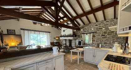 LAU Haitzak - Iholdy